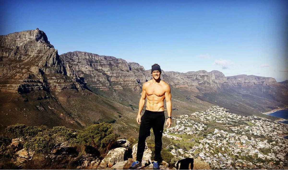 immussulus's tweet image. What your camera roll would look like if you were dating Hank Hall.