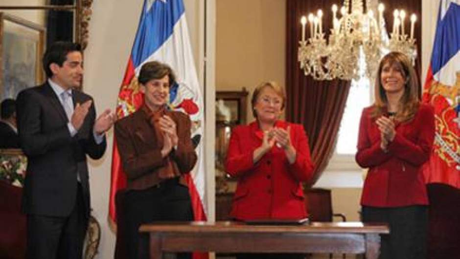 anamesiac's tweet image. ¿ Cuando devolveran los 500 millones de dolares Bachelet y la senadora por Atacama en esa epoca Allende , que eran por aluvion 2015 ? Esos dineros nunca llegaron a Atacama, y es hora que los devuelvan a Contraloria