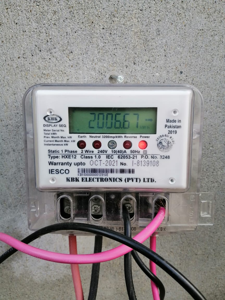 WasimQadir's tweet photo. Got new meter installed in home in Dec. 1st bill ws roughly 33k(3 months). Ths month bill is generated without actually taking reading. Actual reading after 9 days of bill generation  still 400 units less than what's mentioned on bill @IESCO_Official @IESCOSDOG91. correction plz https://t.co/TgVnf2BCYB
