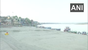 ANINewsUP's tweet photo. 1/10th of the pollution in Ganga river comes from industries, as industries are shut due to lockdown, situation has become better. We've seen 40-50% improvement in Ganga, it's a significant development: Dr PK Mishra, Professor at Chemical Engineering&amp;Technology, IIT-BHU #Varanasi https://t.co/bbE7mPcR5l