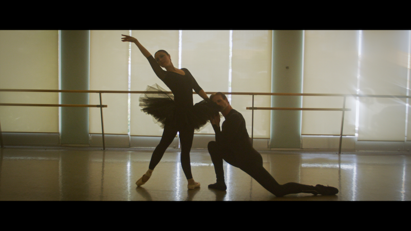 Prima Ballerina Ana, recollects her days of performing in a vivid flashback to before the accident, which has left her paralyzed from the waist down, inspired by the true story of 'Zina Bethune' in ‘Past the Pointe’.
#zinabethune #hollywoodstudio #emotionalstory #robertpicardo