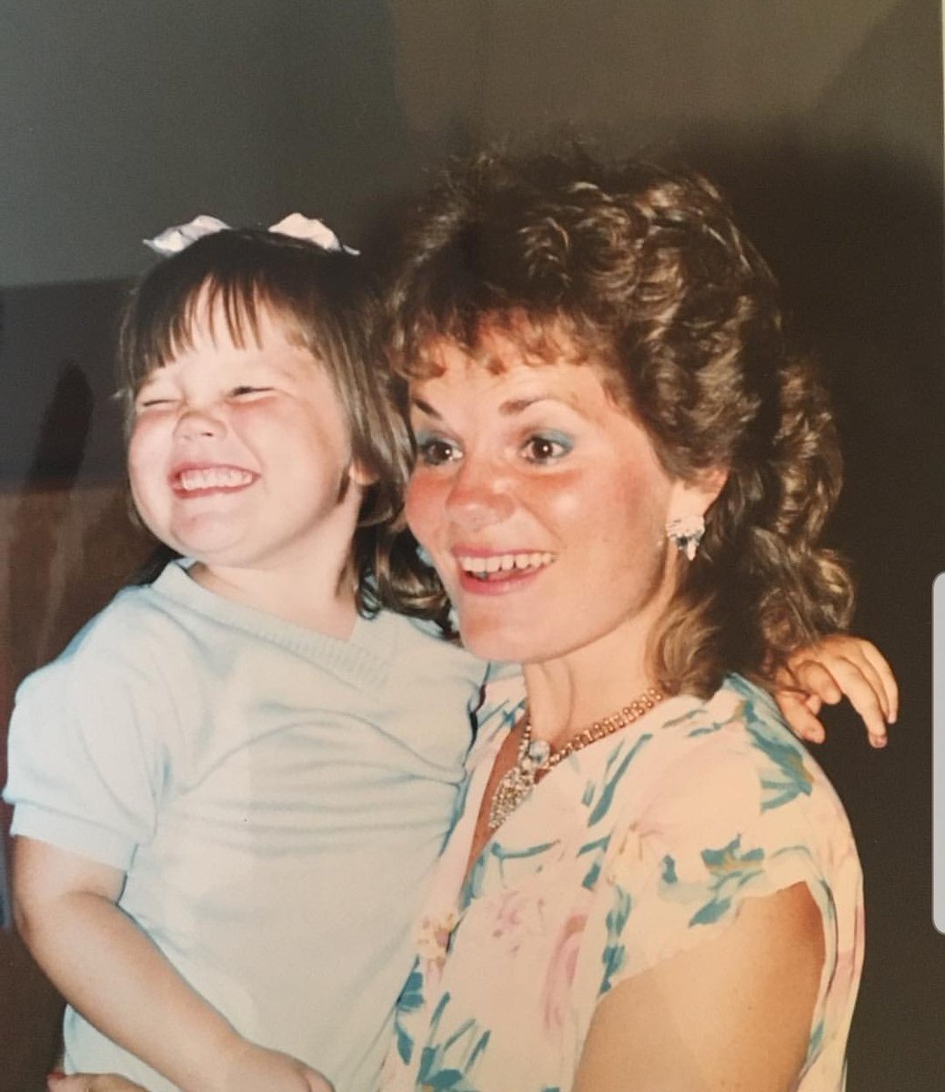 lisbugfanatic's tweet photo. Happy birthday to one of my most favorite human beans out there! Sending all of my love to this quack on her special day. Hope you have a wonderful day @lilschwartzie!! Love ya ❤🥰 https://t.co/5YaViLSYJf