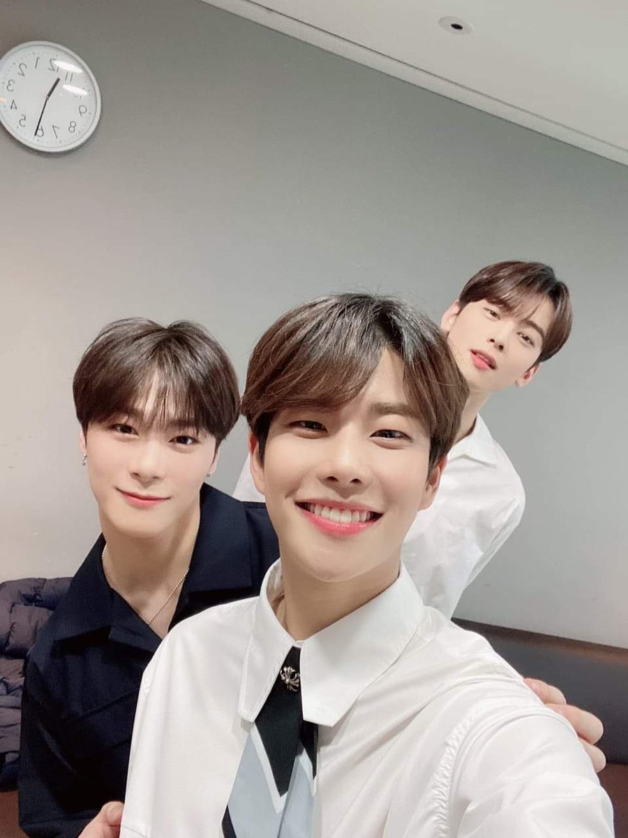 April 04, 2020After One&Only stage performance MBC backstage shots.3RD photo: when astral bodies aligned: Sun (MJ), Moon (Bin), & Earth (Eunu)= Solar Eclipse It is also a family pic, Mj (Son) with his parents ( #BinWoo) @offclASTRO  @ASTRO_Staff  #MOONBIN  #CHAEUNWOO  #ASTRO