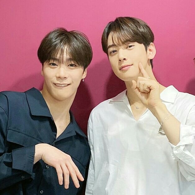 April 04, 2020After One&Only stage performance MBC backstage shots.3RD photo: when astral bodies aligned: Sun (MJ), Moon (Bin), & Earth (Eunu)= Solar Eclipse It is also a family pic, Mj (Son) with his parents ( #BinWoo) @offclASTRO  @ASTRO_Staff  #MOONBIN  #CHAEUNWOO  #ASTRO