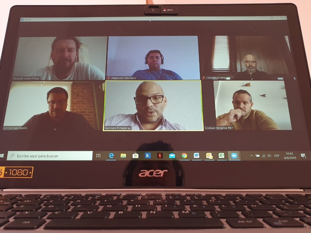 EnergiaNqn's tweet photo. #Hoy junto @FLR_NQN mantuvimos una videconferencia con referentes de la Federación de Cámaras de Energía de Neuquén #Fecene. Repasamos la situación que atraviesa el sector y evaluamos acciones para sostener la actividad hidrocarburífera. #Energia #Neuquen https://t.co/lpMtJe0cVx