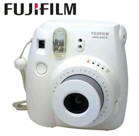 : Minolta Capios 25: Fujifilm Instax Mini 8 WhiteIt’s either Capios 25/75, 25 has 28~70mm lens meanwhile 75 has 28~75mm and based on this pic, I think it’s 70mm. #NCT카메라  #NCTDREAM  #엔시티  #재민  #JAEMIN