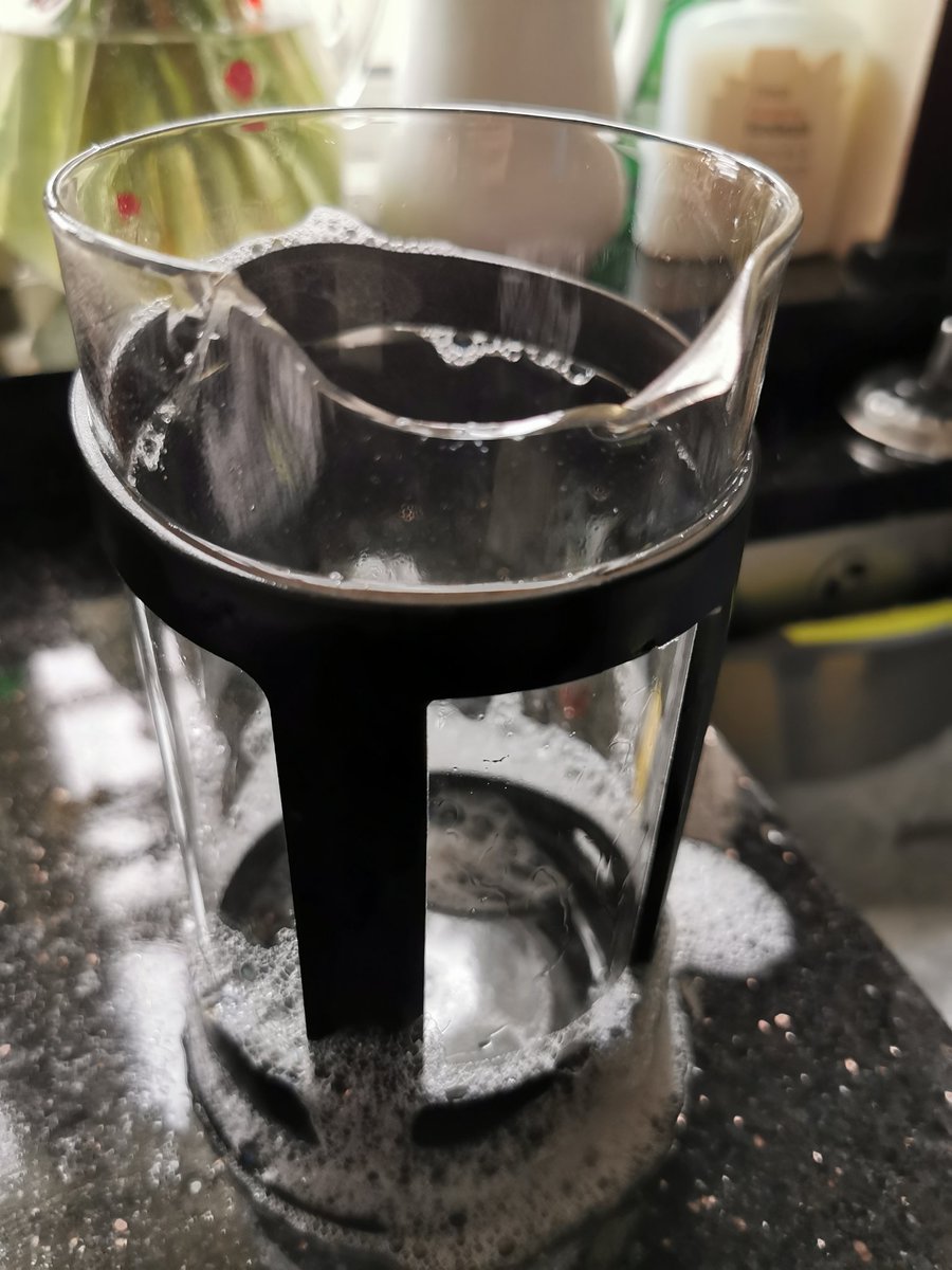 garymcchef's tweet image. Araghhhhhhhhh!  Noooooooooooo #cafetiere #BROKEN  #coffeeproblems
