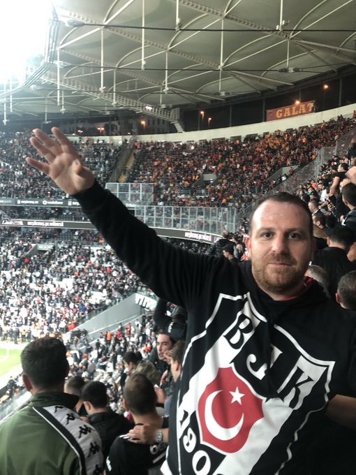 Kan bağı olmayan ama birbirlerini kardeş seçen insanların hikayesidir <a href="/Besiktas/">Beşiktaş JK</a> 

Hikayemize kaldığımız yerden devam edeceğiz ,  
Haydi kalk ayağa yürü güneşe ! 
<a href="/arslanveysel/">veysel arslan</a>