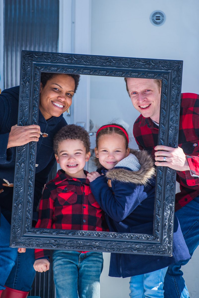 MikeIsaak's tweet photo. #porchraits from March 31, 2020
#SocialDistancing #SafeSocialDistancing #IsolationCreation #GovernmentOfAlbertaApproved #yeg #mikeisaakphotography #edmonton #selfisolation #porchrait #AlbertaCares #AlbertaStrong #YegCares #porchraitproject #porchproject #frontstepsproject https://t.co/XUnGzQIyhl