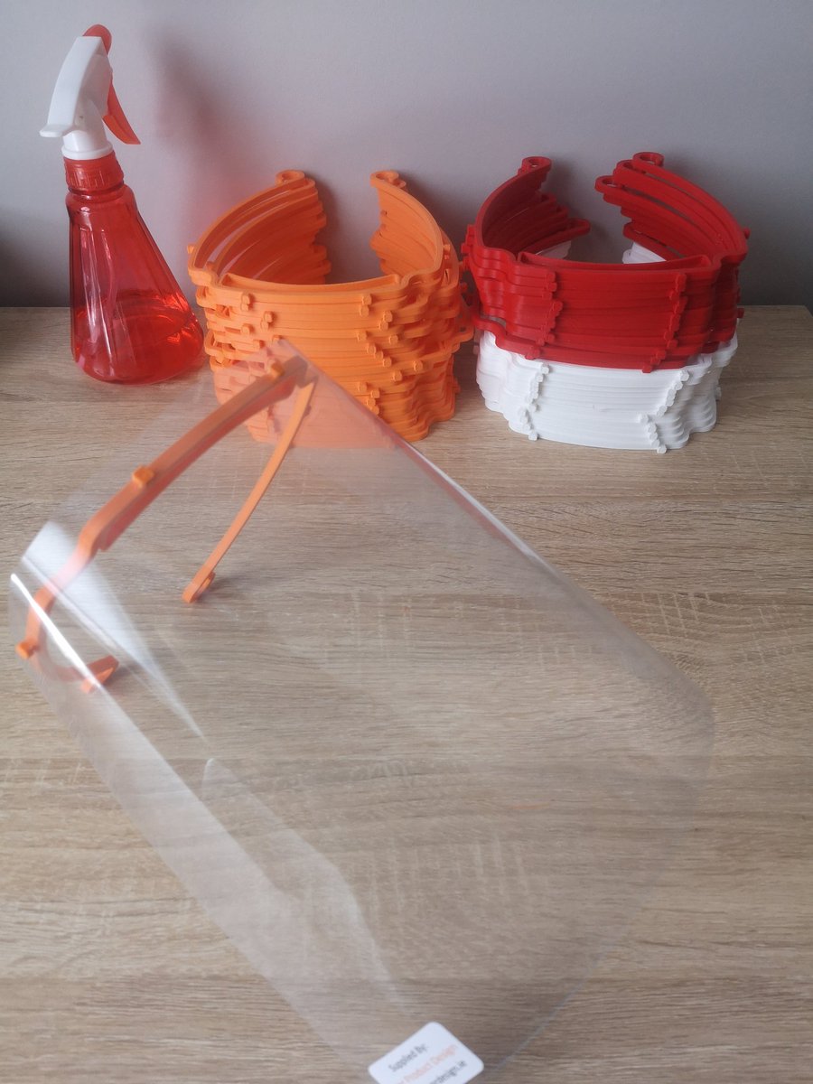 Saordesign's tweet photo. Disinfecting and packaging our next batch of 3D printied face shields for health care workers #flattenthecurve #irelandvscovid #covidkindness #limerick #3DVFaceShield https://t.co/ZJzQeRfhzU