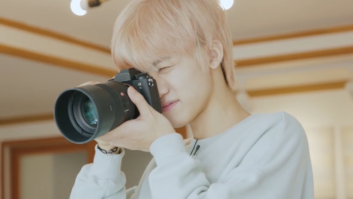 : Sony Alpha 9 with Sony FE 85mm F 1.4 and Sony ALC-SH142 Lens HoodFrom my understanding, Jaemin’s focused on portraits photography and from the video, I’m guessing it’s his camera lens (but I’m not that sure too) #NCT카메라  #NCT  #NCTDREAM  #JAEMIN  #재민