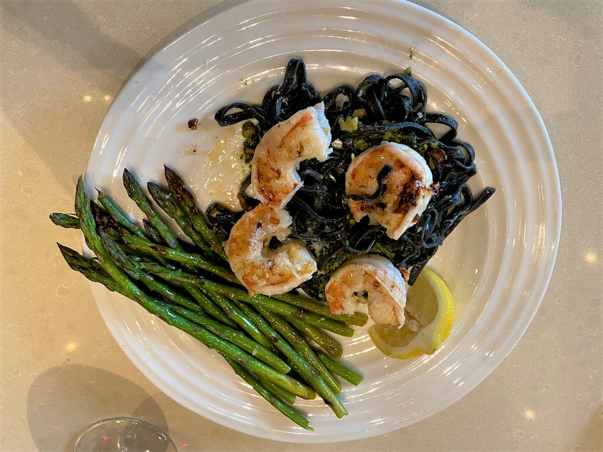 FrancescasFav's tweet photo. Order online at https://t.co/p2R954FpLv &amp; enjoy the best #seafood anywhere. We deliver across the USA in 24 hrs. Shore to Door in 24. #KeyWest Pink Shrimp over Squid Ink Pasta, delivered to Jim Bondarovich overnight! You can also call 800-741-FISH to order. #FrancescasFavorites https://t.co/FTJpjo62pg