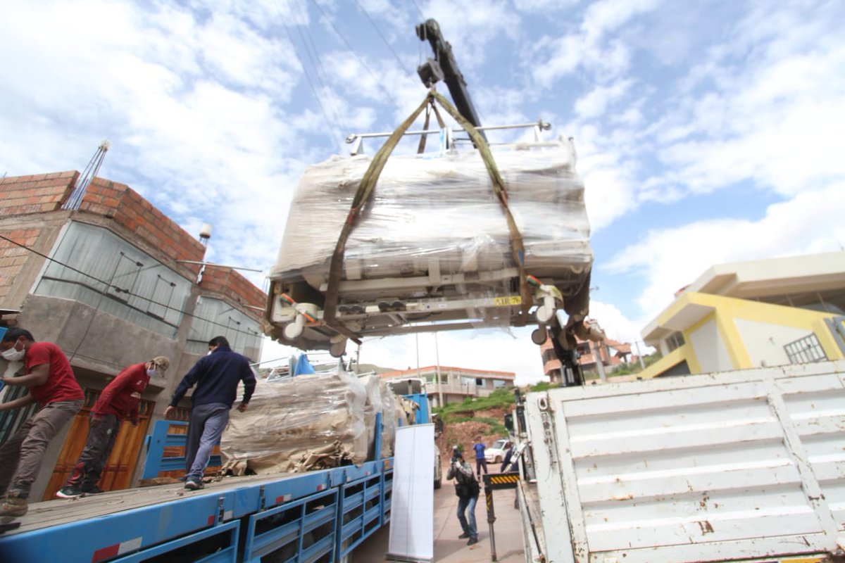 jp_benavente's tweet photo. 🔴| Hermanos del #Cusco hoy recibimos una donación de Hudbay Minerals  consistente en 24 camas clínicas eléctricas, 01 negatoscopio, 56,000 mascarillas (N-95), y 12,600 mandiles descartables en el marco del #COVIDー19, todo en beneficio de la salud de nuestra población https://t.co/mI1eL2kjOe