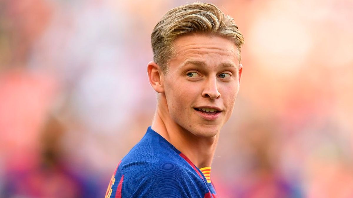  Frenkie de Jong - Barcelona (22)I don't think I have to introduce him to anybody. Frankie became the center of attention in 18/19 and he's not planning to move out. Excellent passer, ball-progressor and dribbler, Barca's best singing in the past few years!MV: €90.00m