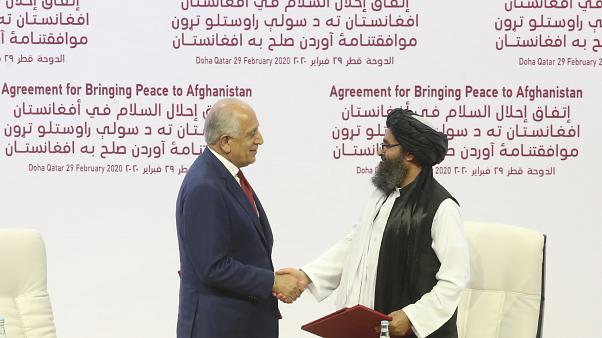 wie_news's tweet photo. Dünya küresel salgınla meşgulken, ABD'yle anlaşan Taliban güçleniyor. ABD'nin yaratıp sonra yok etmek için Afganistan'ı işgal ettiği ve şimdi tekrar barıştığı Taliban'ı ve Afganistan tarihini inceleyen @GulcinSimsek_ bizi yeni bir tehlikeye karşı uyarıyor: https://t.co/NYB3A4iAZt https://t.co/lIP2UFM6zy