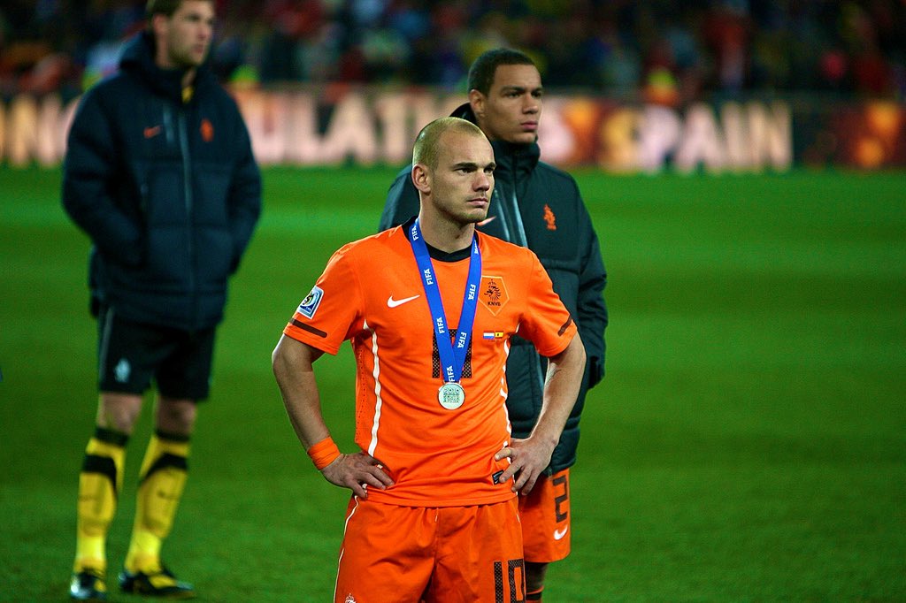 Wesley Sneijder - The man robbed of a Ballon d’Or.[THREAD]