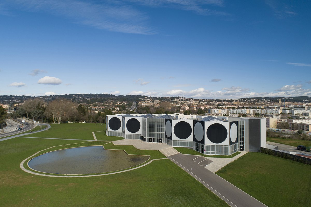 Fondation Vasarely, toujours connectée ! #Damientardieu #Dronesaintevictoire #CultureChezNous #Architecture #VictorVasarely #Monumenthistorique