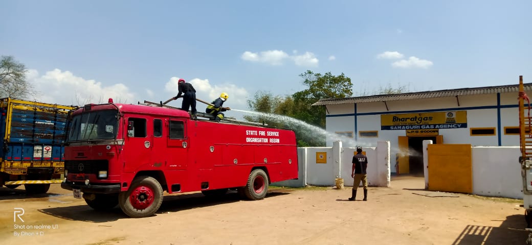 PABANKUMARBORA's tweet photo. #IndiaFightsCorona #StayHomeStaySafe 

#Sanitization has been executed by Samaguri Gas Agency. Showroom, Godown, Cylinders, Vehicles were sprayed with the help of local fire and safety dept.
@BPCLimited @BPCLLPG @Bharatgas_NE @himantabiswa Sir @dpradhanbjp Sir https://t.co/kHPuHzD7f2