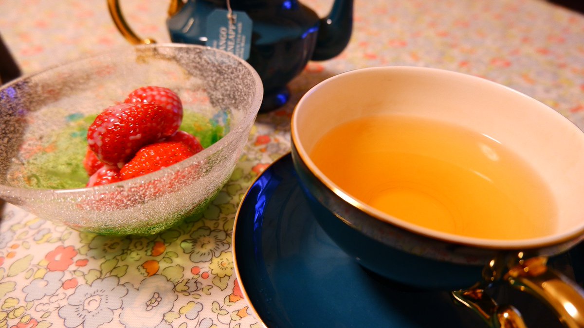 めた 紅茶好きolの毎日の紅茶 マンゴーパイナップルティー お茶請けはいちご 友人たちとテレビ会議しながらお茶