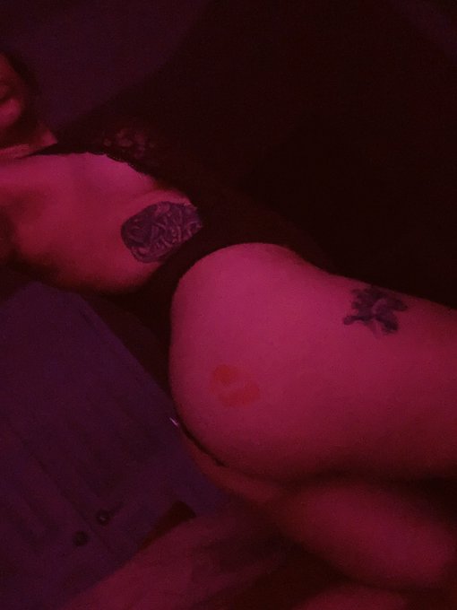 .
.
.
.
.
#sexy #style #money #bodypositive #body #submissive #lingerine #girlswithtattoos #moneyonline