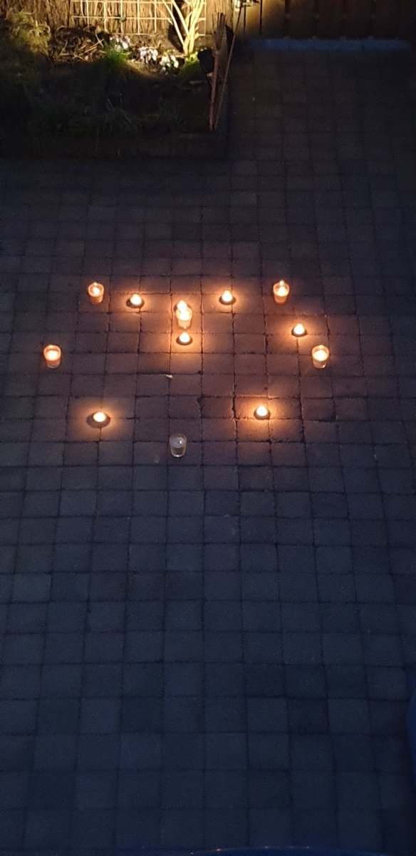 Wij branden vandaag kaarsjes, ter nagedachtenis aan de overledenen en als steun aan alle zieken en het zorgpersoneel. 

#coronavirus #COVID2019