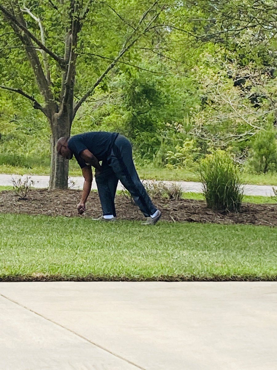 AngelaSMcDonald's tweet photo. He said his Back was hurting and he wouldn’t be able to get much done today. #CaughtHim #TheMarriedLife #iWantedToPlantFlowersToday #WhyChris 🤷🏽‍♀️😡 #SaturdayThoughts https://t.co/ylBpnwxFKs