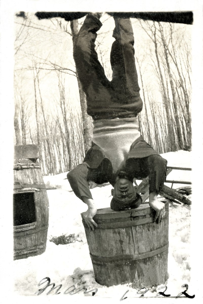 Souvenirs de parties de sucre dans le comté de L’Islet en 1922, 1923 et 1924.
L'occasion de bien s'amuser, observez bien les photos.
Photos : collection privée
#CabaneAsucre #Sucrerie #Siropdérable  #MuséeMémoireVivante #TourismeLIslet #Souvenirs #LIslet #Patrimoinevivant