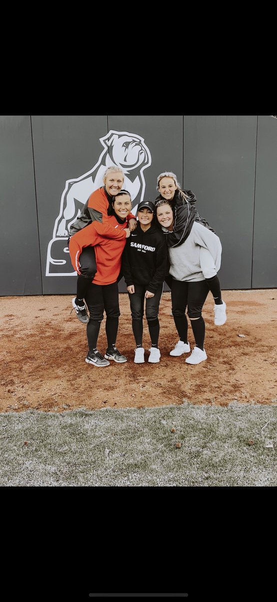 whit_hinton's tweet photo. Miss my girls @_kathrynjackson @laney_parks @mdorsett15 @taylor_decelles  #jmc2020 https://t.co/XcoeodaegL