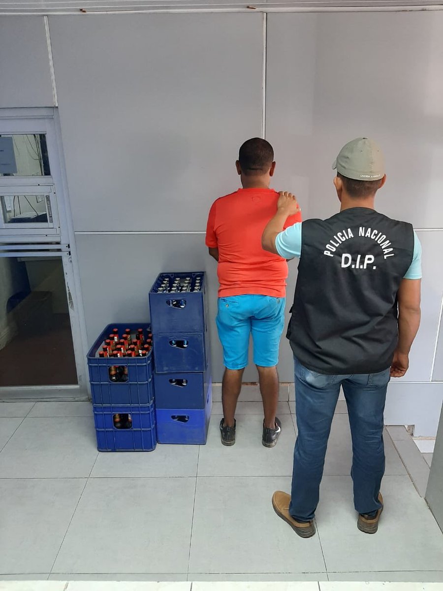 criticaenlinea's tweet photo. #ProvinciasCri En Monagrillo, provincia de Herrera,  una persona fue aprehendida por unidades de la DNIP al violar la ley seca y se le incautaron seis cajas de cervezas cuando las sacaba en un vehículo. @ProtegeryServir #QuédateEnCasa https://t.co/bIh8ay5grW