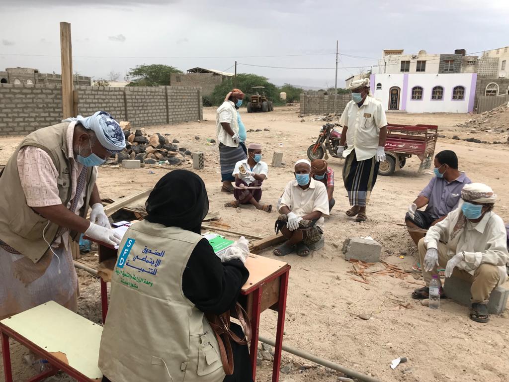 SFDYemen's tweet photo. Awareness and distribution against #Corona virus started our activities of distrbuting #FeedBlock s to save lives of livestock of the poor farmers in a number of #Yemen areas.
#SAPREP
Supported by @WorldBankMENA
thru
#FAO https://t.co/k1aeeW6RAq