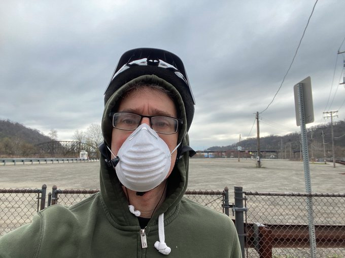 On the trail today those covering their mouths were a distinct minority. Got me thinking about the arguments for and against covering up. For: It might save lives and shorten the shutdown. Against: It might not work and I don't wanna and you can't make me. publicsource.org/important-info…