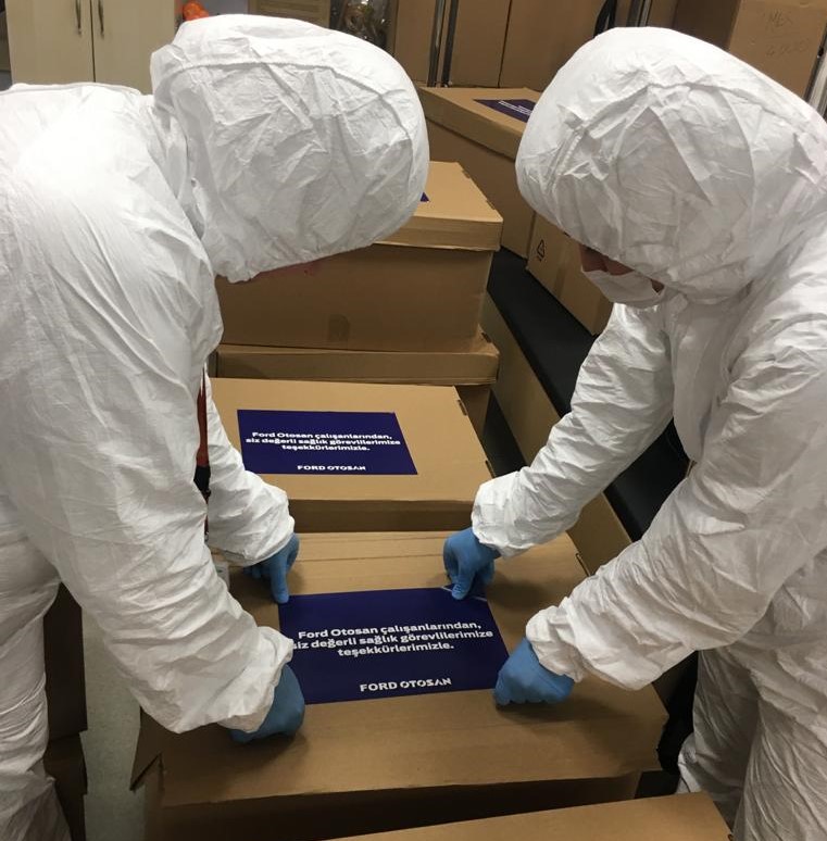 Kocaeli bölgesindeki 4 hastanemize 1700 adet yüz siperliğini bugün teslim ettik. Sağlık çalışanlarımız var güçleriyle bizler için çalışırken bizler de var gücümüzle onları korumaya çalışıyoruz. Birlikte #iyileşeceğiz 💪