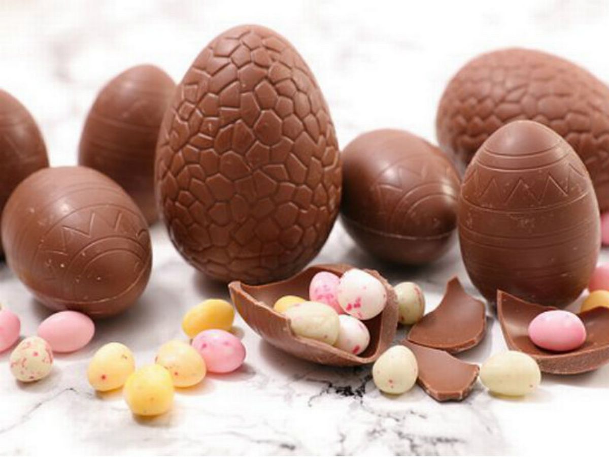 A1PCommsC's tweet image. St John's Lodge 827 newest EA suggested the Lodge buy Easter Eggs for residents of local care homes. He bought 225 eggs with the money raised and has already delivered to Lydgate Lodge, Ashworth Grange &amp;amp; York House with spares for another home.
@WYFreemasons #Freemasons #PCommsC