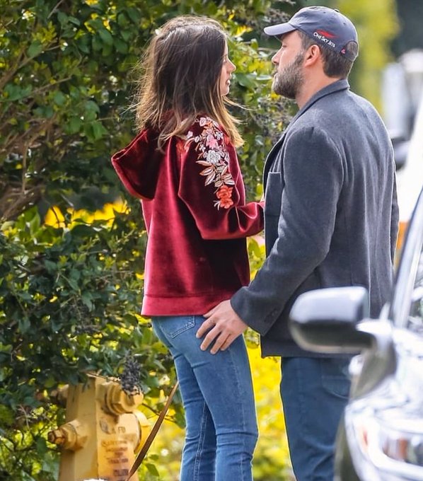 Then we have these cloying, near daily pap shots of Ben Affleck, 47, and Ana De Armas, 31. She is going to be a Bond Girl and has already had success with her role in Knives Out. He is trying to stage a second comeback®.