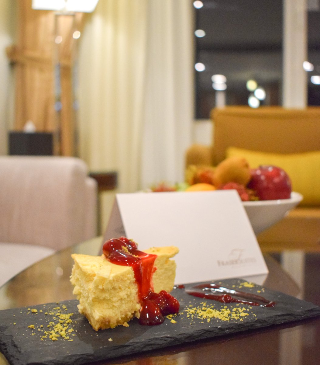 FraserMuscat's tweet photo. A sweet welcome in more ways than one! 🍰 

#FraserMuscat #Muscat #MuscatOman #VisitOman https://t.co/GkzE9tBVQk