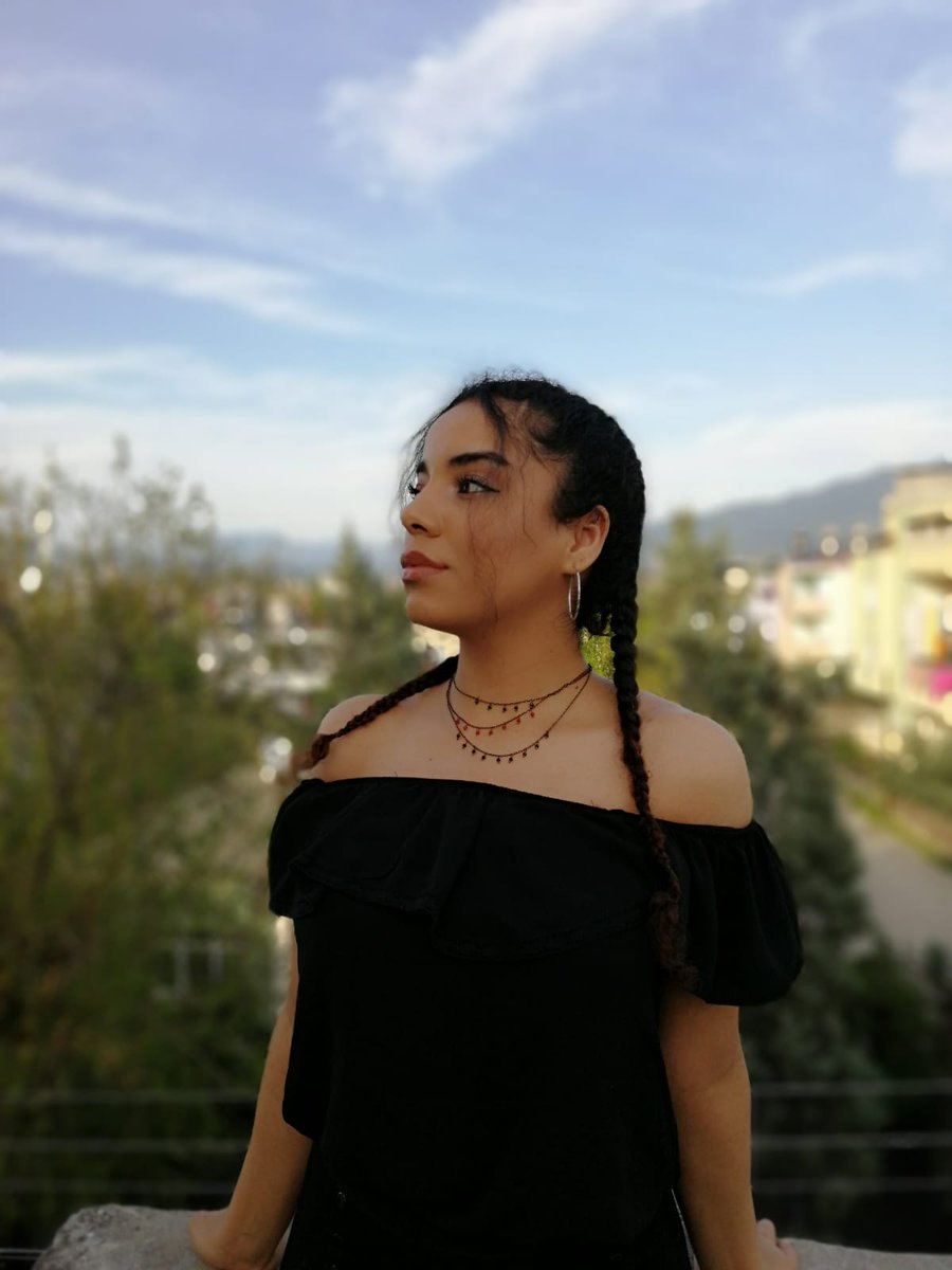 Çok güzel bir tablo gördüm meğer aynaymış. 😀