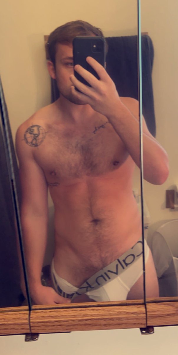 PickAsh2's tweet photo. lost 38 pounds this year! I’m not your natural skinny boy. HMU if you want to loose weight I can give you some tips. I used the keto diet and worked out 5 times a week. I love keto but it’s not for everyone! #weightloss https://t.co/338AvEicrw