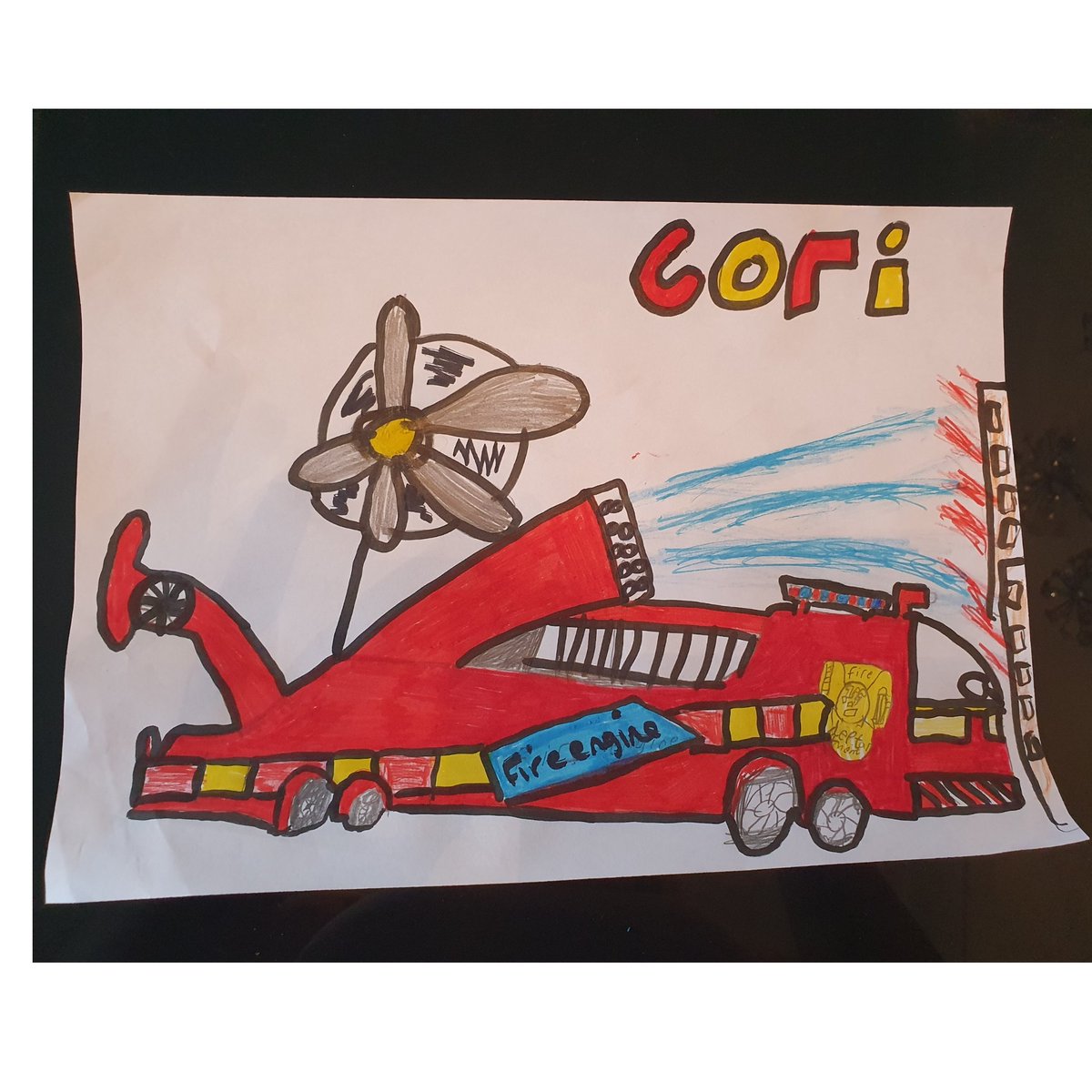 Sadiewren1's tweet photo. Cori's super heli fire engine  #mightysuperjets #helicopter #specialwaterdrophatch #engineofthefuture @bawelclass4 @SWFireandRescue @BrynAwelPrimary https://t.co/tNOzGOQb9H