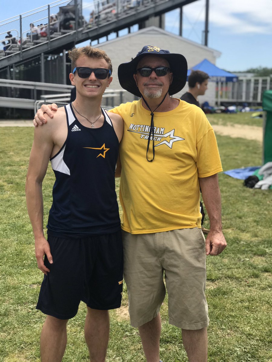 Congratulations to Distance Galaxy’s Chris Filipowicz who signed with SCAD to further his art education and running career! Go Bees!