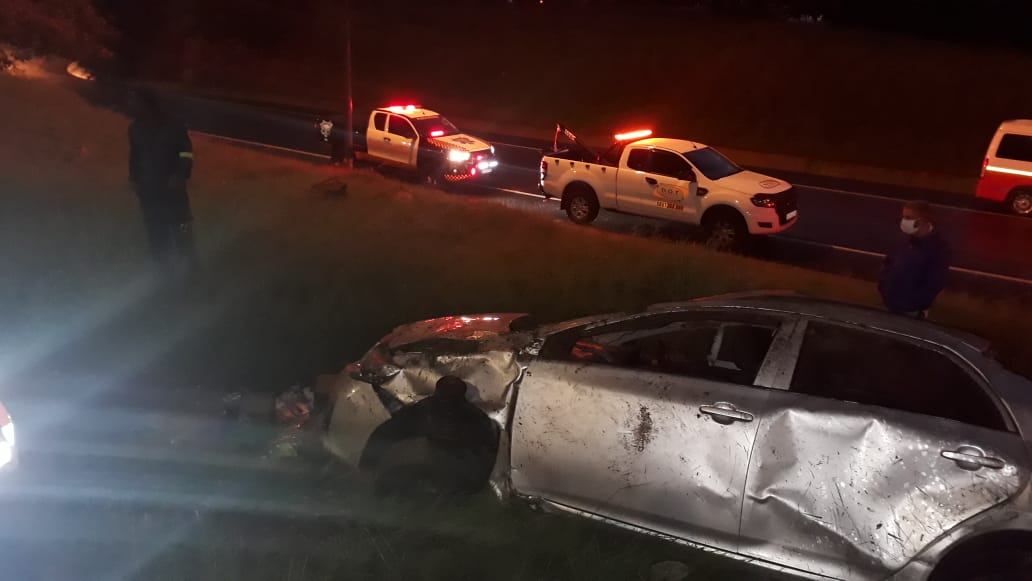 EMER_G_MED's tweet photo. 《Bedfordview》#RV07 and #A09 responded to a single car rollover on the N3 North at Van Buuren Road offramp. One patient transported to hospital with minor injuries @GTP_Traffstats @_ArriveAlive @EWNTraffic #whensecondscount #bedfordview https://t.co/1OcWolvD69