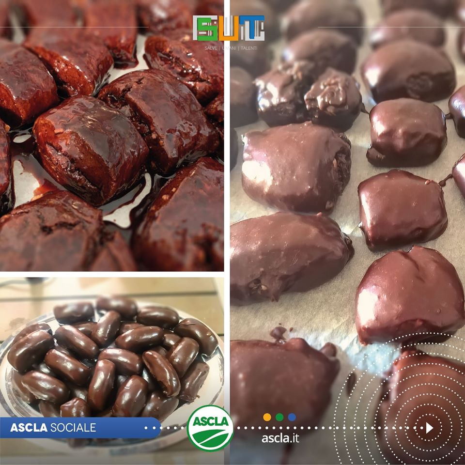 ASCLAFormazione's tweet photo. Eccoci in #cucina, ognuno nella propria!
Seguendo il nostro #pasticcere, abbiamo realizzato #ricetta del giorno: i"#mustazzoli salentini"!
Il dolce ha origine araba, nel #Salento si gusta tutto l'anno!Il prodotto finale? #Compagnia, #apprendimento e un ottimo dolcetto!#sut https://t.co/e3SATk1919