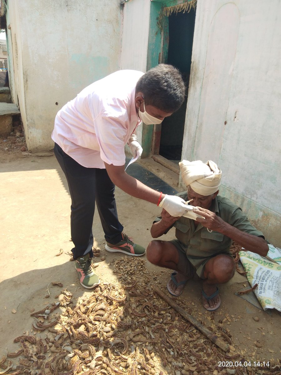 SriAnantapur's tweet photo. Today #5000_Mask,#Sanitizer Awareness #pamplet about #CoronoVirus Distributed by #Sri_Manjunatha_Charitable_Trust @Rolla_MROOffice #throughout #Rolla_mandal with my Team. @ChandruduIAS @ysjagan @ahvrofficial @Iamumaa @IPR_AP @SRKRSajjala @MadakasiraYCP @AjeyaKallam @gkd600 @ncbn https://t.co/kvWOAJPvhs