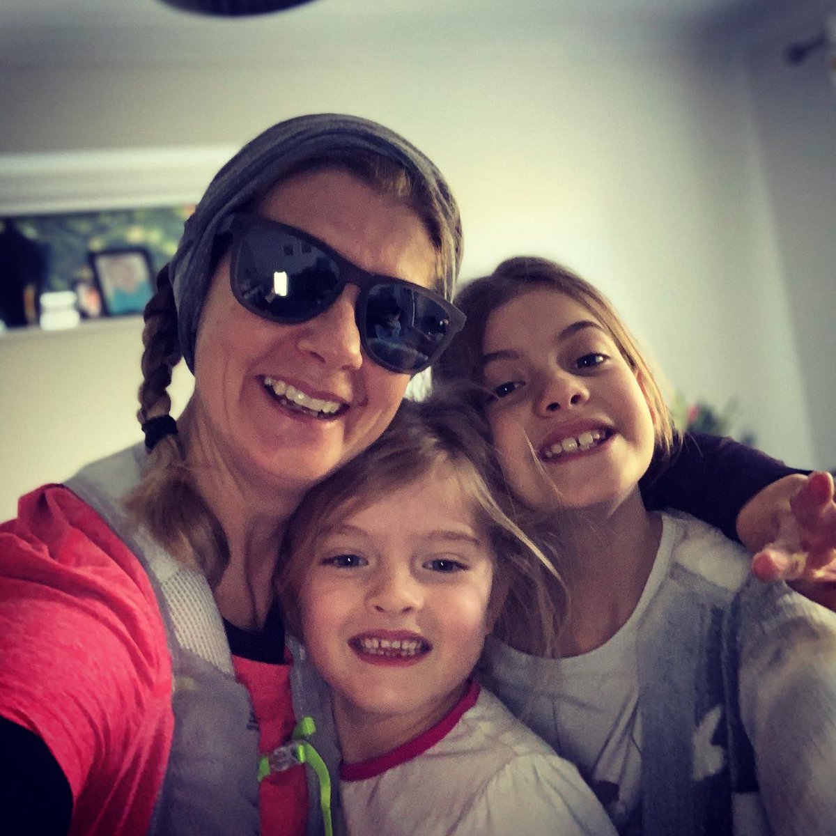 MarathonMum2's tweet photo. A beautiful morning run, not been motivated recently what with work #nhs but loved getting out again, not #londonmarathontraining but still headspace. The girls were happy to see me go, maybe they know it helps! #londonmarathon2020 #runningmotivation #ukrunchat #run #runningmum https://t.co/dkpy9Q8nCx