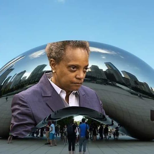 Starting a tweet thread with memes from  #Chicagolockdown and our awesome mayor  @chicagosmayor Mayor Lori Lightfoot! She’s serious about Chicagoans staying indoors! Some of these are so creative!  #coronavirusillinois  #lockdown