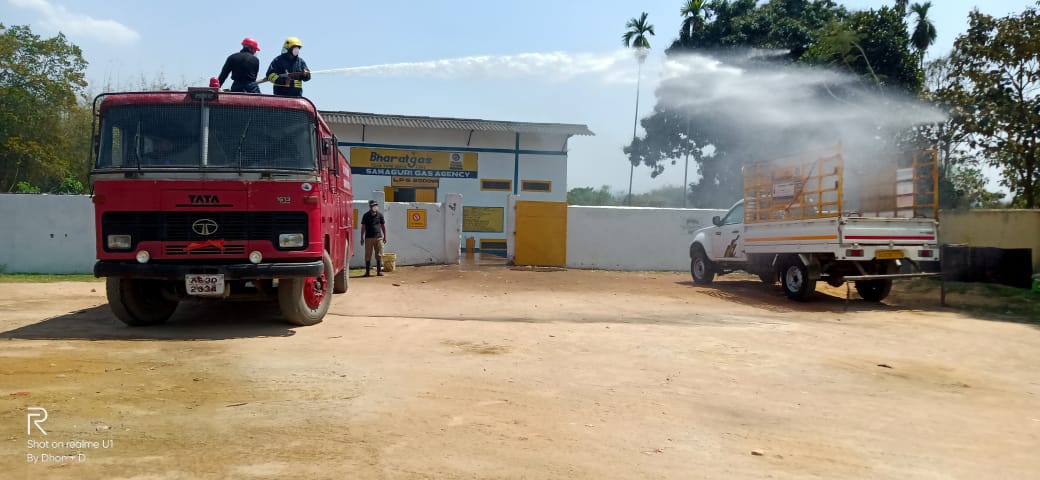 PABANKUMARBORA's tweet photo. #StayHomeStaySafe 
#IndiaFightsCorona 

#Sanitization has been executed by Samaguri Gas Agency. Showroom, Godown, Cylinders &amp; Vehicles were sprayed with the help of Assam Fire &amp; Emergency Service, Sunaribali
@BPCLLPG @BPCLimited @Bharatgas_NE @assampolice @dpradhanbjp Sir https://t.co/HSOaR6kRRh