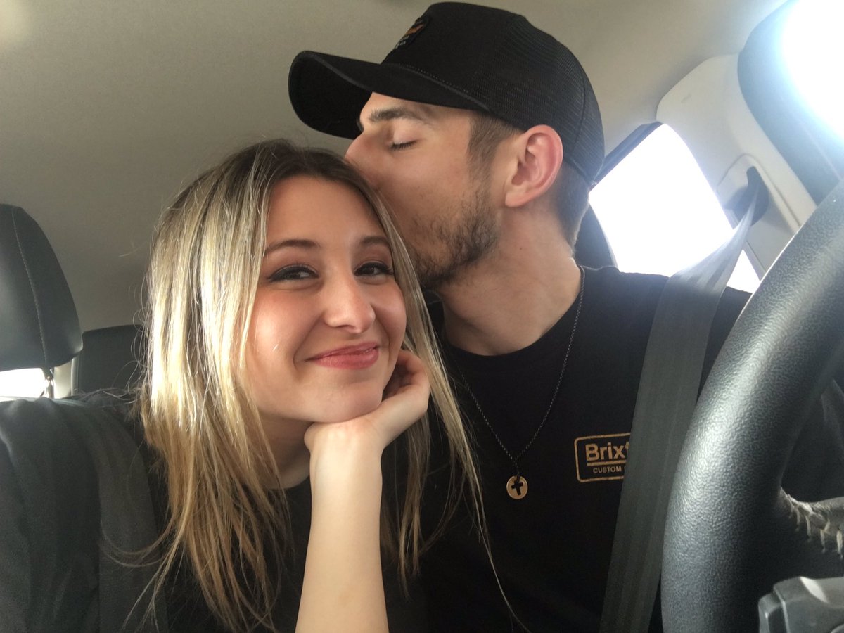 kaileyabel's tweet image. I’m going live tomorrow on Facebook @kaileyabelmusic at 8:00pm central ❤️ drop me some songs you’d want to hear me sing!!!🥳  
(This guy may be doing some singin’ too) #TheVoice #blessed #live #singer #songwriter #music #tunein