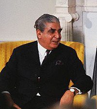 If there was one man in the world was mindful of it & who would’ve never accepted a ceasefire in 1971 in fear of being held responsible for Bangladesh’s independence, it was ZAB.It’s Yahya Khan’s mistake to put Bhutto in that position. #SalaamBhutto  #ZindaHayBhuttoZindaHay/6