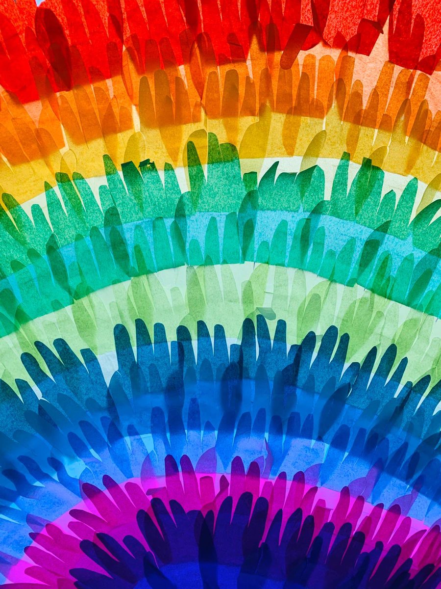 jenken88's tweet photo. So this has been my little project at my job as a carer. Me and my Ella Bella made a rainbow for our keyworkers from over 200 of her handprints and lots of tissue paper. THANK YOU KEYWORKERS #rainbowsinwindows #Sensoryproject https://t.co/shISAaD8qj