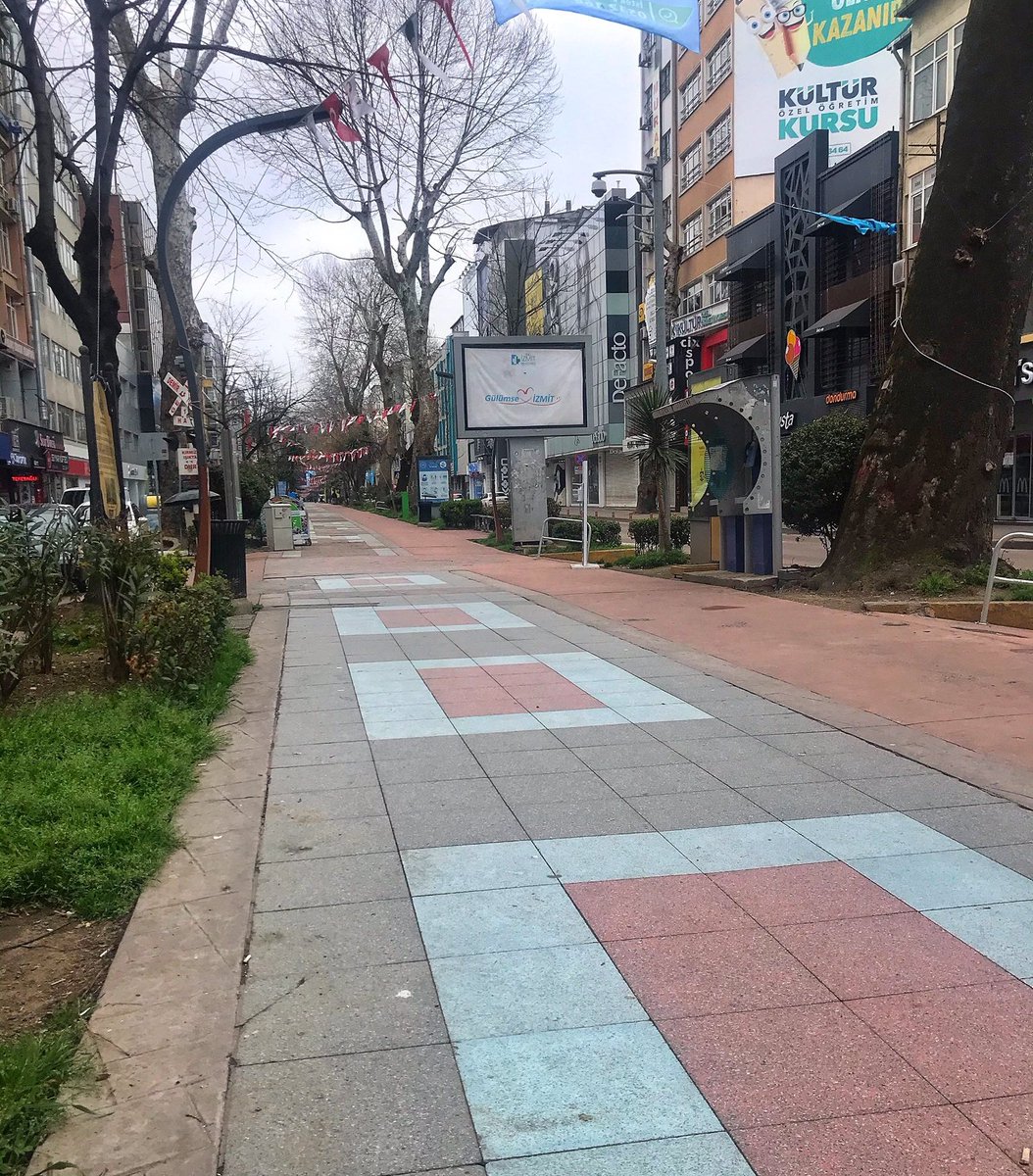 Yaşadığım yerde yaşamaya devam ederken yaşadığım yeri özledim