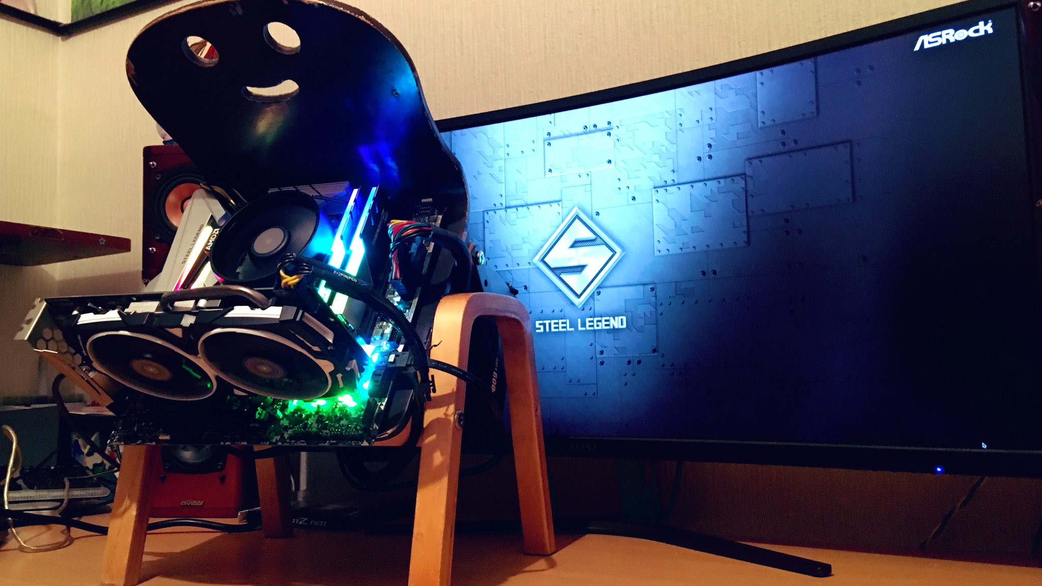 U Ki 初自作pc無事組み上がりました 移行作業が終わるまではコロナ解析用マシンとして運用します 詳しくは後々ブログに書きます Cpu Amd Ryzen 2600 Gpu Msi Radeon Rx570 Armor 4g メモリ G Skill Trident Z Neo